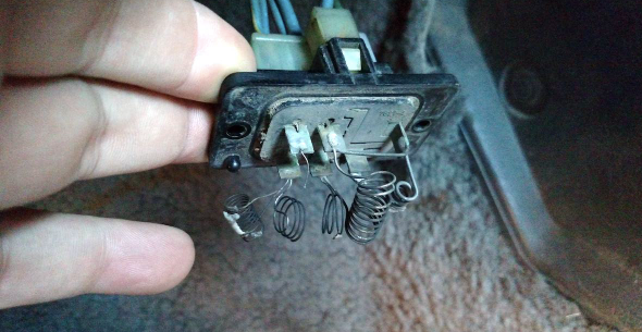 Why Your Car AC Fan Only Works on One Speed: Blower Motor Resistor Explained