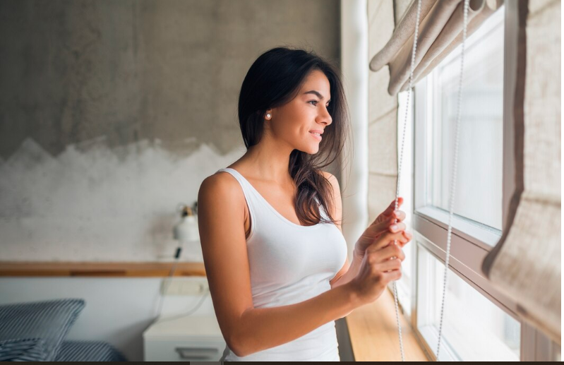 Modern interior design focuses on simplicity, functionality, and visual harmony. Homeowners and designers today aim